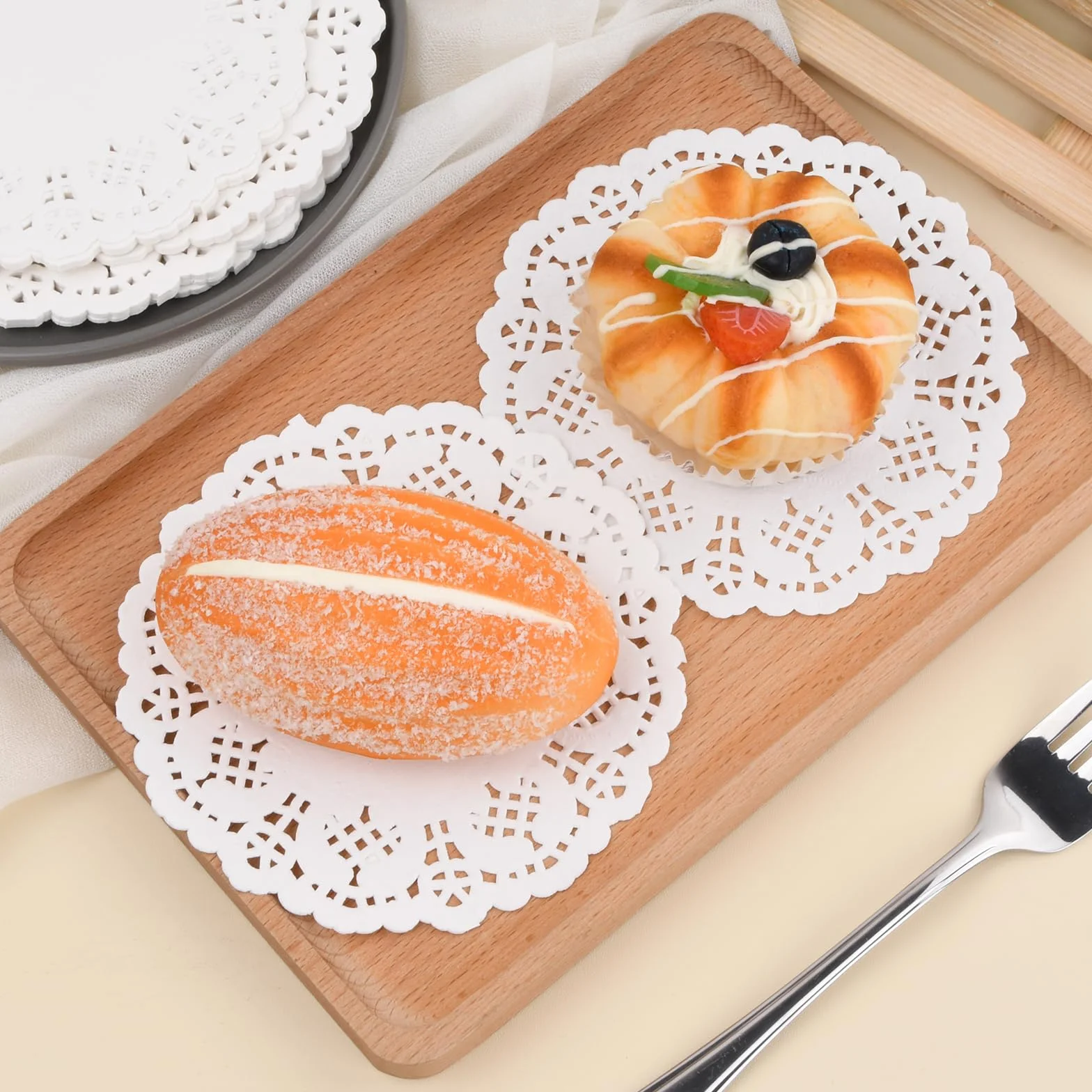 200 Piezas Blondas de Papel Redondas, 5.5 Inch Tapetes de Encaje de Papel Blanco Papel de Encaje Redondo, Blondas de Papel Blancas Desechables para Pastel Comida Frita Boda Vajilla Decoración
